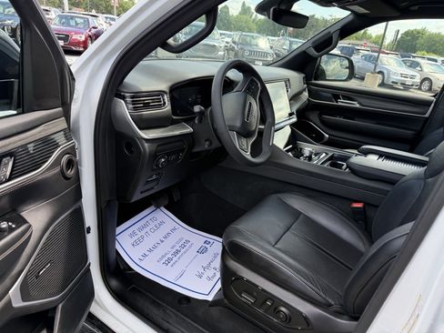 Used 2024 Jeep Wagoneer Series II w/ Flexible Seating Group AWD/4WD image 10