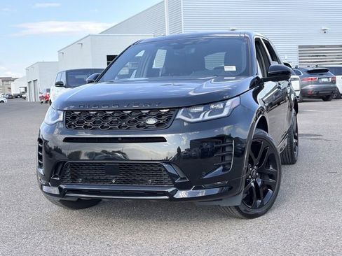 Used 2025 Land Rover Discovery Sport Dynamic SE AWD/4WD image 3
