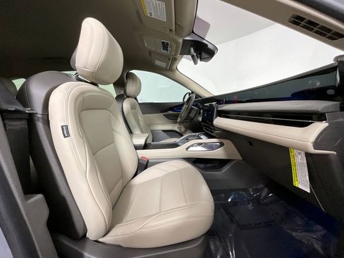 Used 2025 Lincoln Nautilus Premier image 20