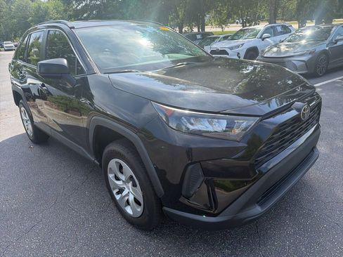 Used 2021 Toyota RAV4 LE FWD image 4