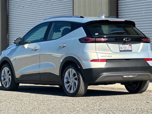 Used 2023 Chevrolet Bolt EUV LT w/ Driver Confidence Package image 4