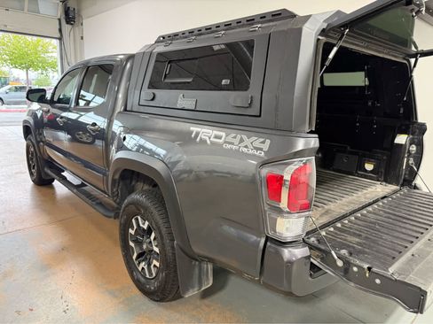 Used 2022 Toyota Tacoma TRD Off-Road w/ Technology Package AWD/4WD image 4