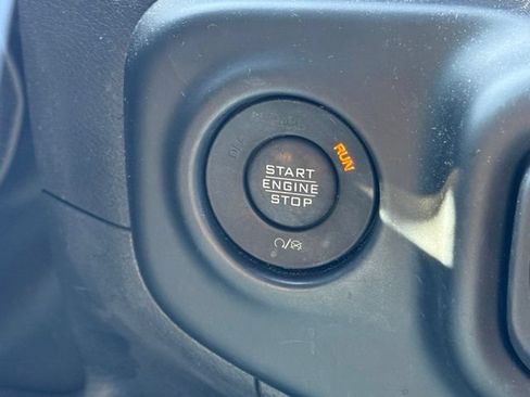 Used 2023 Jeep Gladiator Mojave w/ Cold Weather Group AWD/4WD image 18