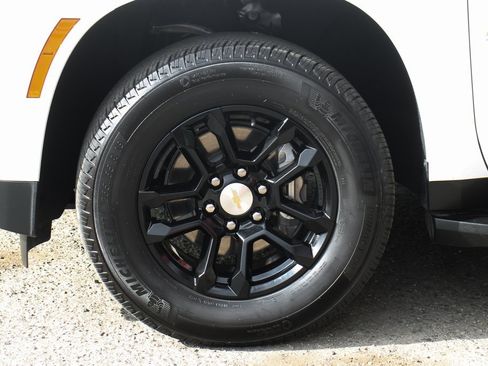 Used 2025 Chevrolet Suburban LS image 42