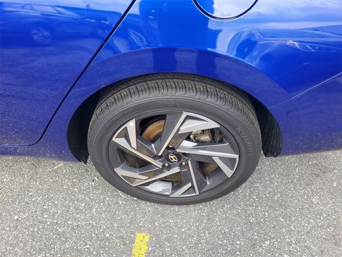 Used 2025 Hyundai Elantra SEL image 6