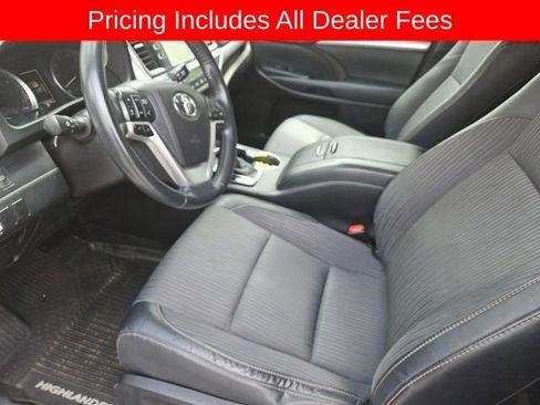 Used 2018 Toyota Highlander Plus AWD/4WD image 9