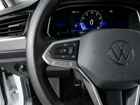 Used 2023 Volkswagen Jetta SE image 12