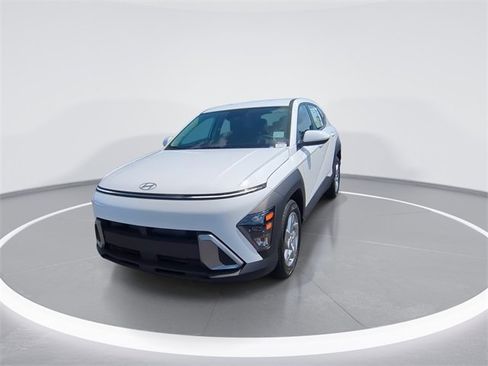 New 2026 Hyundai Kona SE image 3