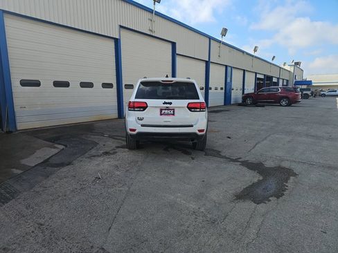 Used 2018 Jeep Grand Cherokee Laredo image 4