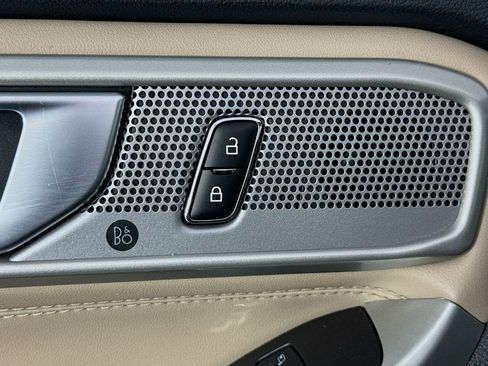 Used 2023 Ford Explorer Limited image 24