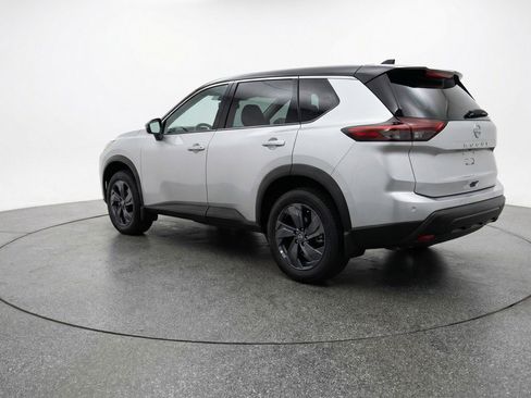 Used 2025 Nissan Rogue SV FWD image 6