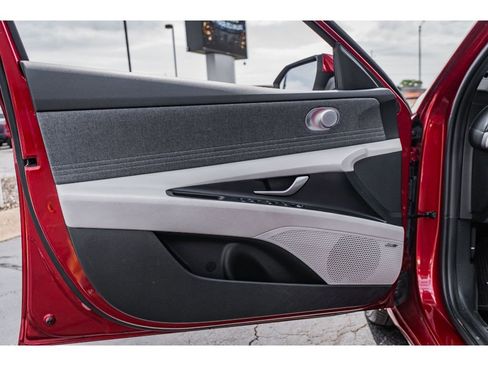 Used 2024 Hyundai Elantra Limited FWD image 6