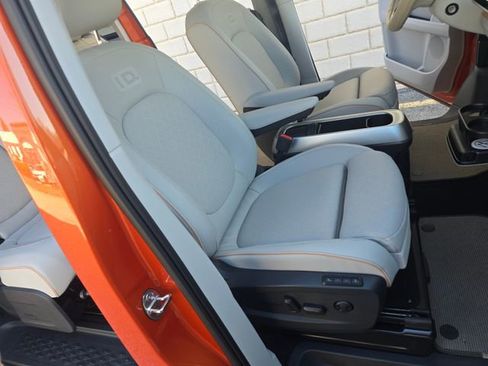 Used 2025 Volkswagen ID. Buzz 1st Edition image 2