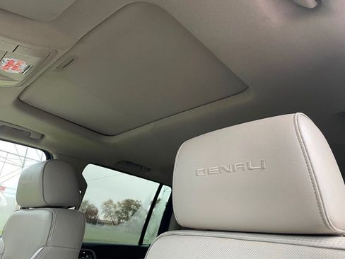 Used 2016 GMC Yukon XL Denali image 14