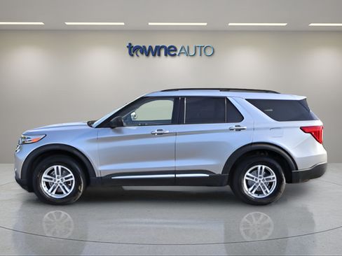 Used 2022 Ford Explorer XLT w/ Equipment Group 202A AWD/4WD image 4