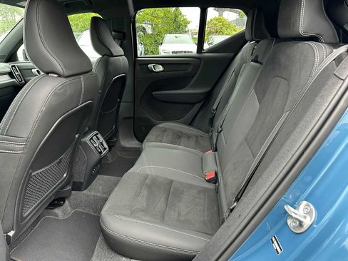 Certified 2025 Volvo XC40 B5 Plus AWD/4WD image 16