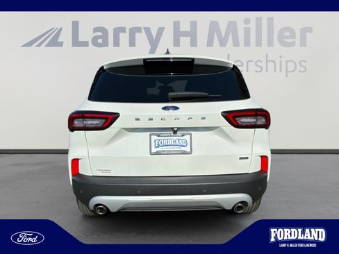 Used 2025 Ford Escape SE FWD image 4