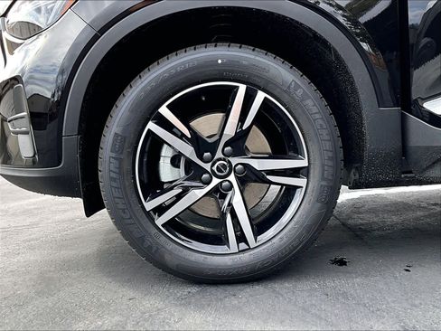 New 2026 Volvo XC40 B4 Core w/ Climate Package image 14