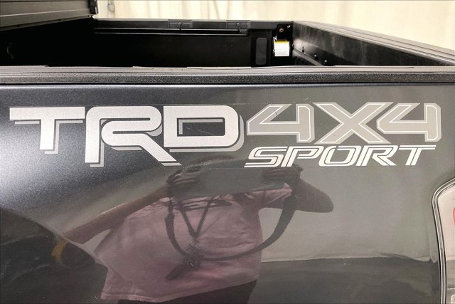 Used 2020 Toyota Tacoma TRD Sport w/ Technology Package AWD/4WD image 8