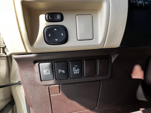 Used 2018 Lexus ES 350 w/ Luxury Package w/Wood Trim FWD image 15