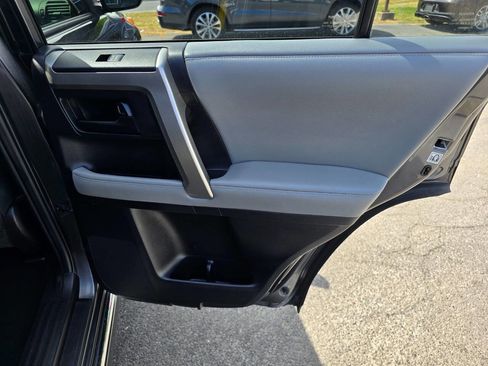 Used 2013 Toyota 4Runner SR5 image 29