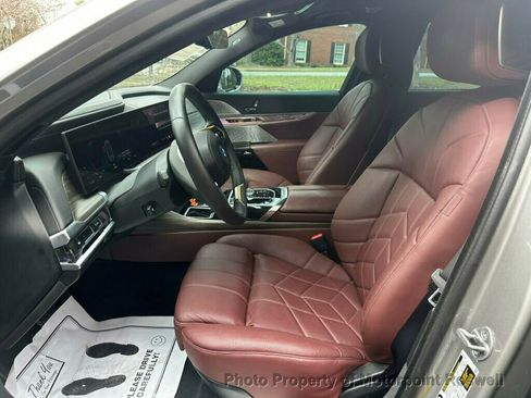Used 2023 BMW i7 xDrive60 w/ Executive Package 2 image 9