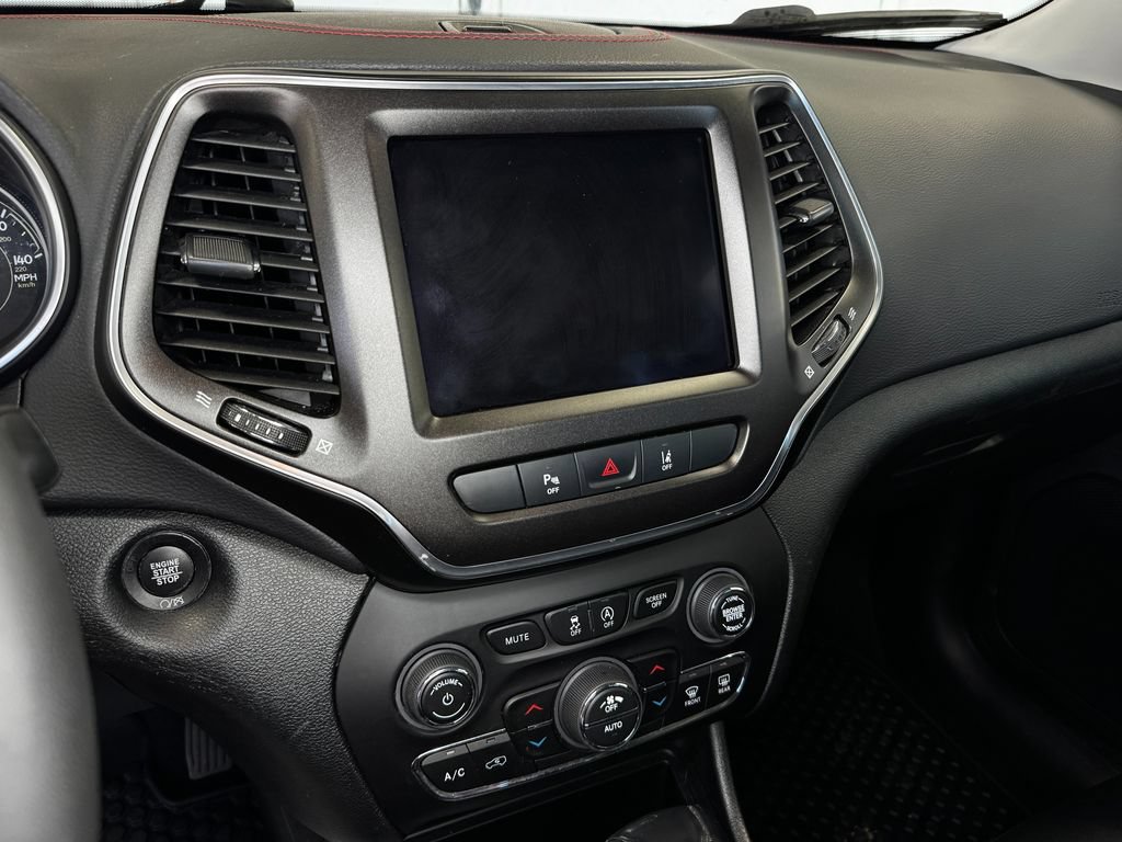 Used 2022 Jeep Cherokee Trailhawk w/ Sun, Sound & Nav Group AWD/4WD image 18