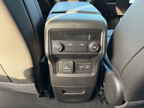 Used 2023 GMC Acadia SLT image 10