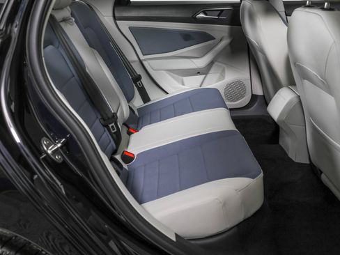 Used 2025 Volkswagen Jetta SE w/ Sunroof Package FWD image 41