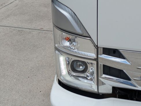 Used 2024 Chevrolet Low Cab Forward RWD image 9