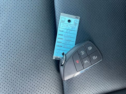 Used 2025 Chevrolet Traverse RS AWD/4WD image 31