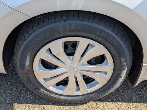 Used 2021 Nissan Versa S image 26