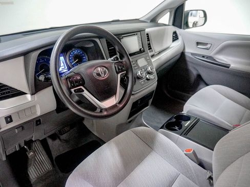 Used 2019 Toyota Sienna LE FWD image 21