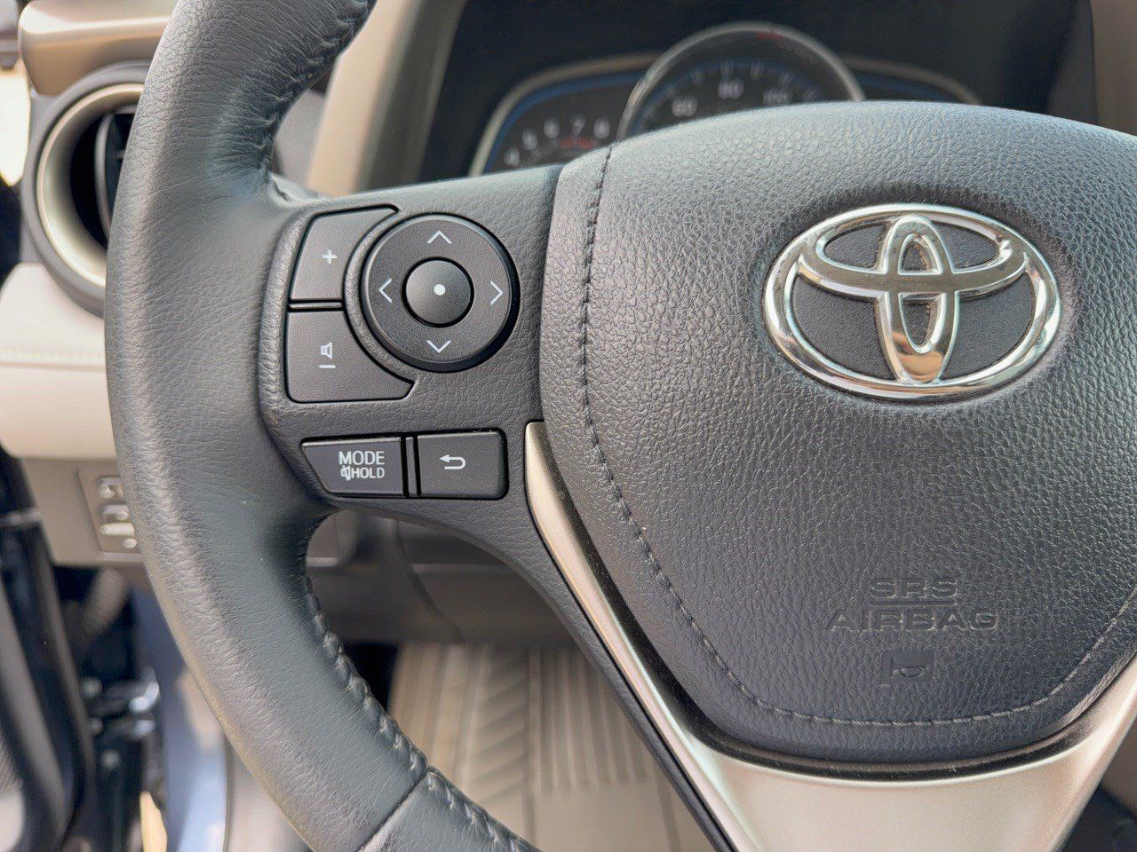 Used 2014 Toyota RAV4 Limited AWD/4WD image 18