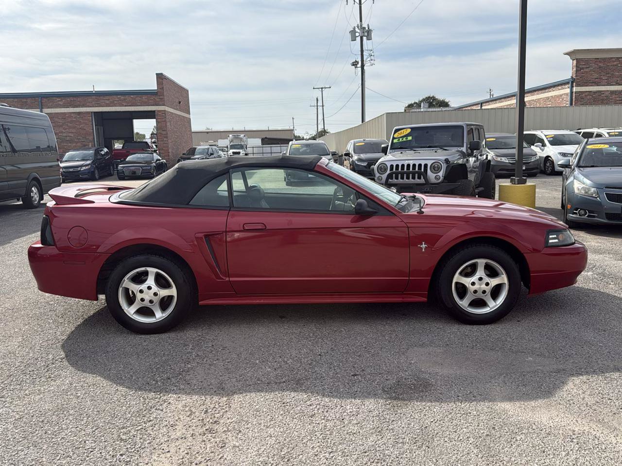 Used 2000 Ford Mustang Convertible RWD image 5