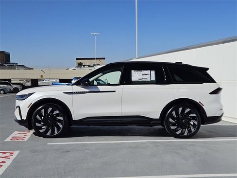 New 2026 Lincoln Nautilus Reserve image 4