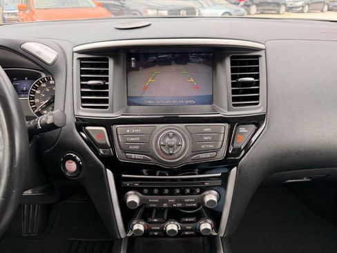 Used 2020 Nissan Pathfinder SV image 7