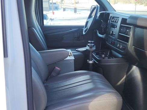 Used 2014 Chevrolet Express 2500 image 27