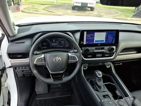 Used 2025 Toyota Grand Highlander AWD Hybrid image 7