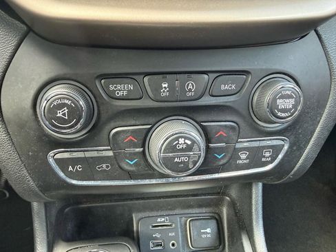 Used 2018 Jeep Cherokee Limited w/ High Altitude Package AWD/4WD image 15