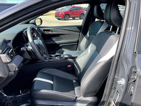 Used 2025 Toyota Camry SE image 24