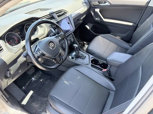 Used 2018 Volkswagen Tiguan SEL FWD image 19