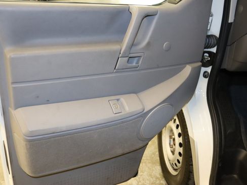 Used 2002 Volkswagen Eurovan FWD image 12