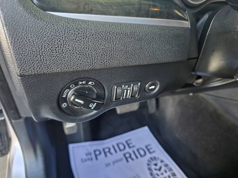 Used 2018 Chrysler 300 Limited RWD image 31