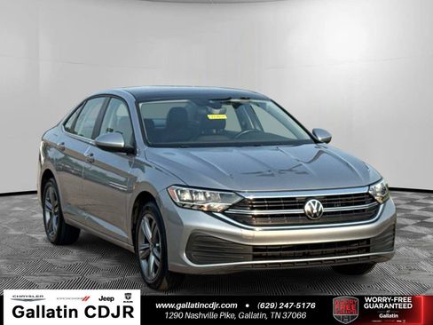 Used 2024 Volkswagen Jetta SE FWD image 3