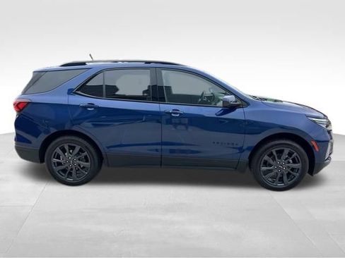 Used 2022 Chevrolet Equinox RS w/ LPO, Floor Liner Package AWD/4WD image 9