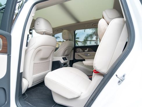 Used 2023 Mercedes-Benz GLS 450 4MATIC image 28