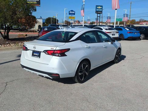Used 2024 Nissan Versa SR image 8