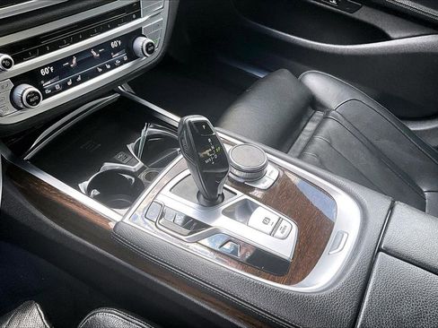 Used 2020 BMW 740i w/ M Sport Package RWD image 18