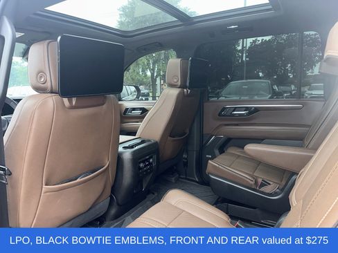 Used 2025 Chevrolet Suburban High Country AWD/4WD image 9